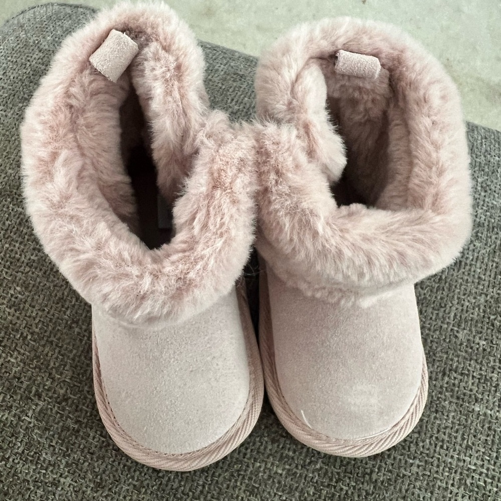 Bearpaw Pink baby boots